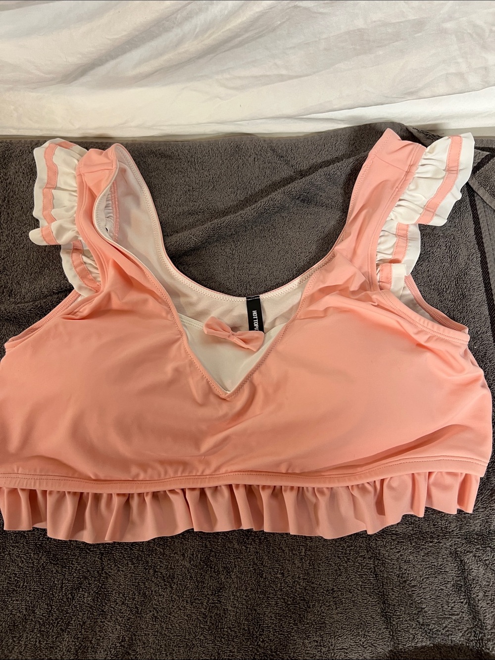 Hot Topic Pink Ruffle bikini - Picture 2 of 5